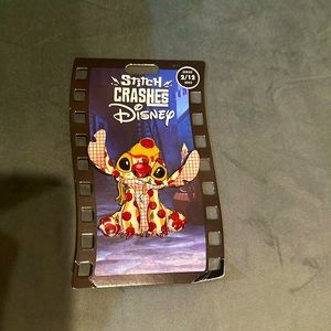 Stitch crashes Disney pin (2/12)